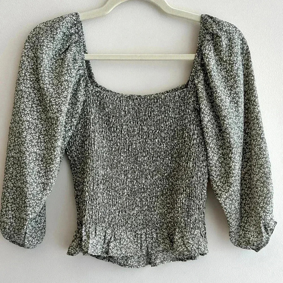 Paper Crane Smocked Floral Blouse, Puff Sleeve Green Fall Top, Size Medium - Picture 12 of 16